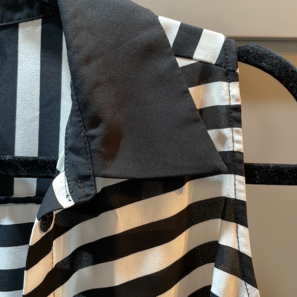 INC women’s sleeveless button down blouse. Size small - Picture 7 of 7